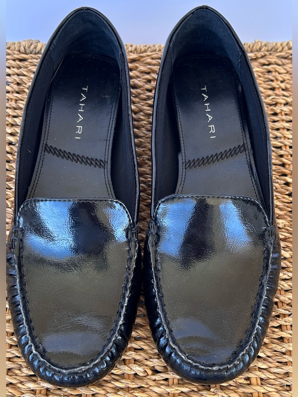 Tahari Women’s Bingo Faux Leather Driving Loafers Moc Toe‎ Stitching Shiny 6.5M